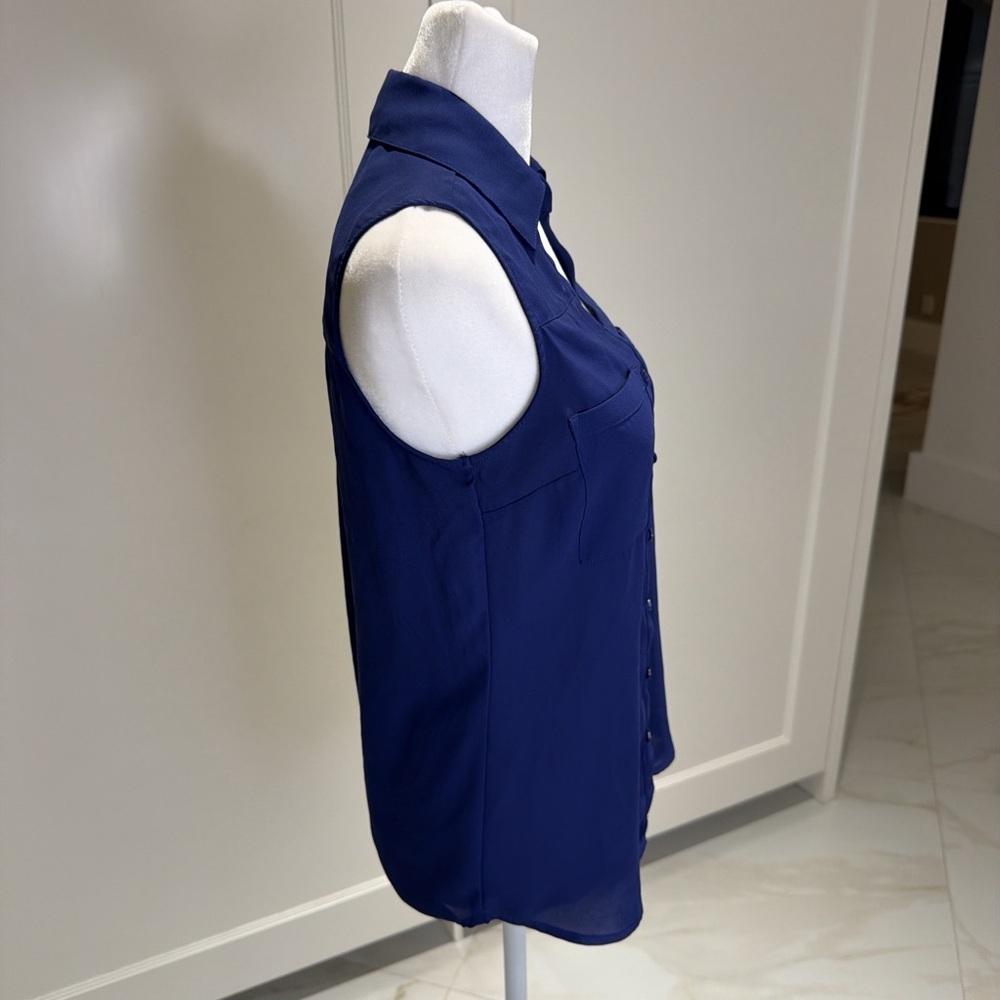Express Women's Blue Sleeveless Button-Up Top - Picture 3 of 6
